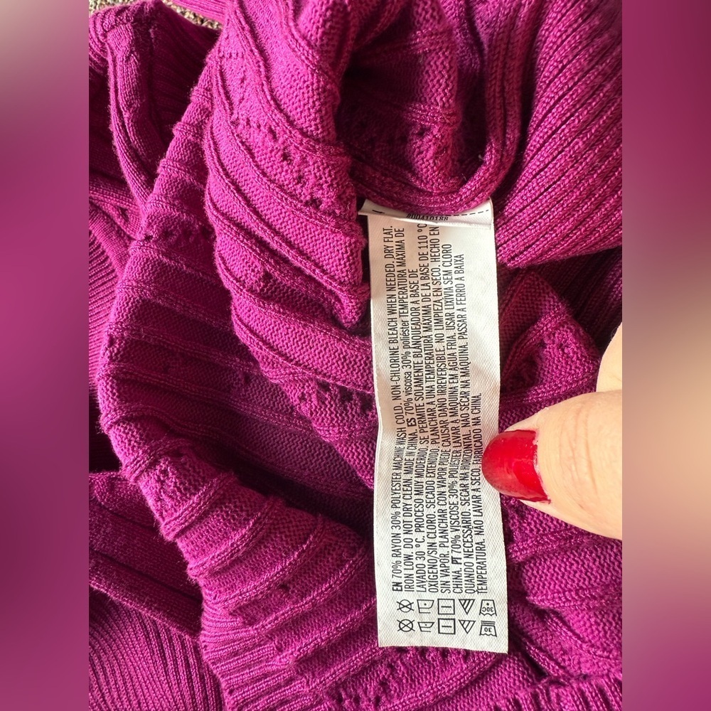 Forever 21 Cropped Cable Knit Mock Neck valentines Sweater Size M - Picture 8 of 9